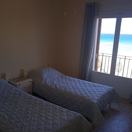 Apartment On The Beach Artemida  Buitenkant foto