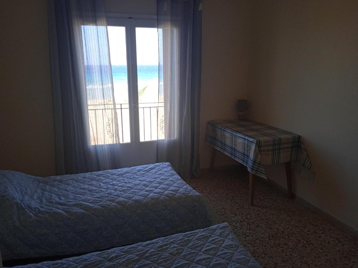 Apartment On The Beach Artemida  Buitenkant foto